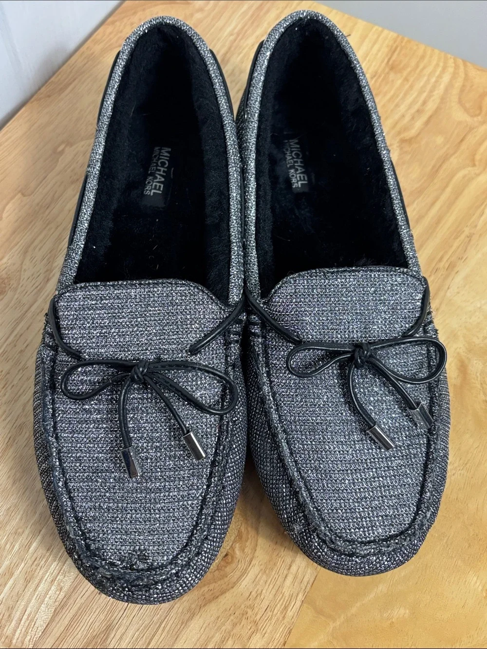 Micheal Kors Sutton Silver Metallic faux fur lined moccasin size 10 Shimmery